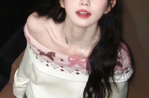 吐舌紧贴人设崩塌曾志伟与乔妹合照展现娱乐圈的另一面